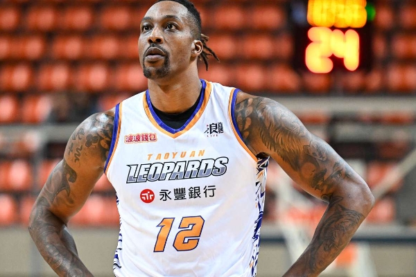 奧登(Dwight Howard)
