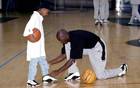 老爹六冠王，兩度被棄，現(xiàn)<a href=http://www.weidongweiye.com/lanqiu/ target=_blank class=infotextkey>NBA</a>狂砍30+10逆襲
